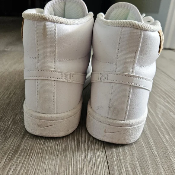 NIKE Women's Court Royale 2 Mid Sneakers White And Blue - Picture 8 of 9